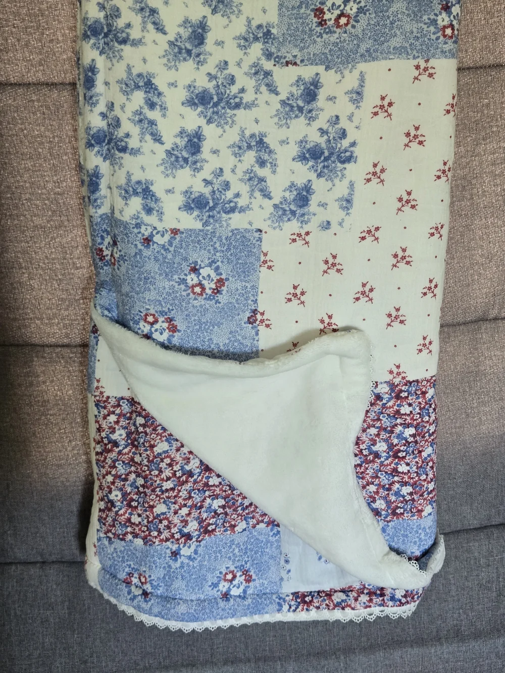 Rosalie's Garden Gauze throw blanket